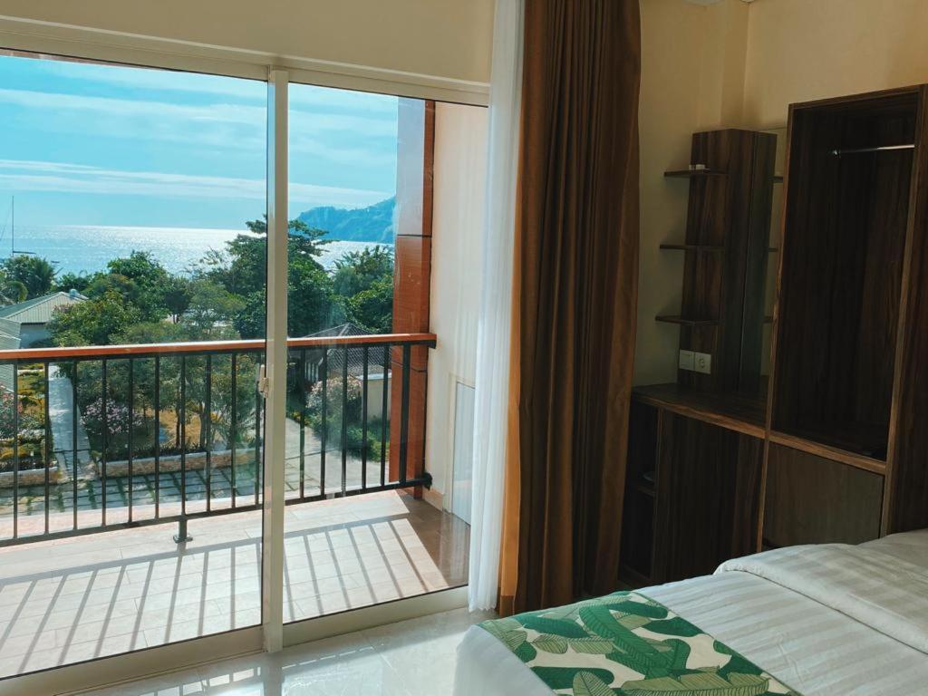 Sylvia Hotel & Resort Komodo Labuan Bajo Exteriör bild