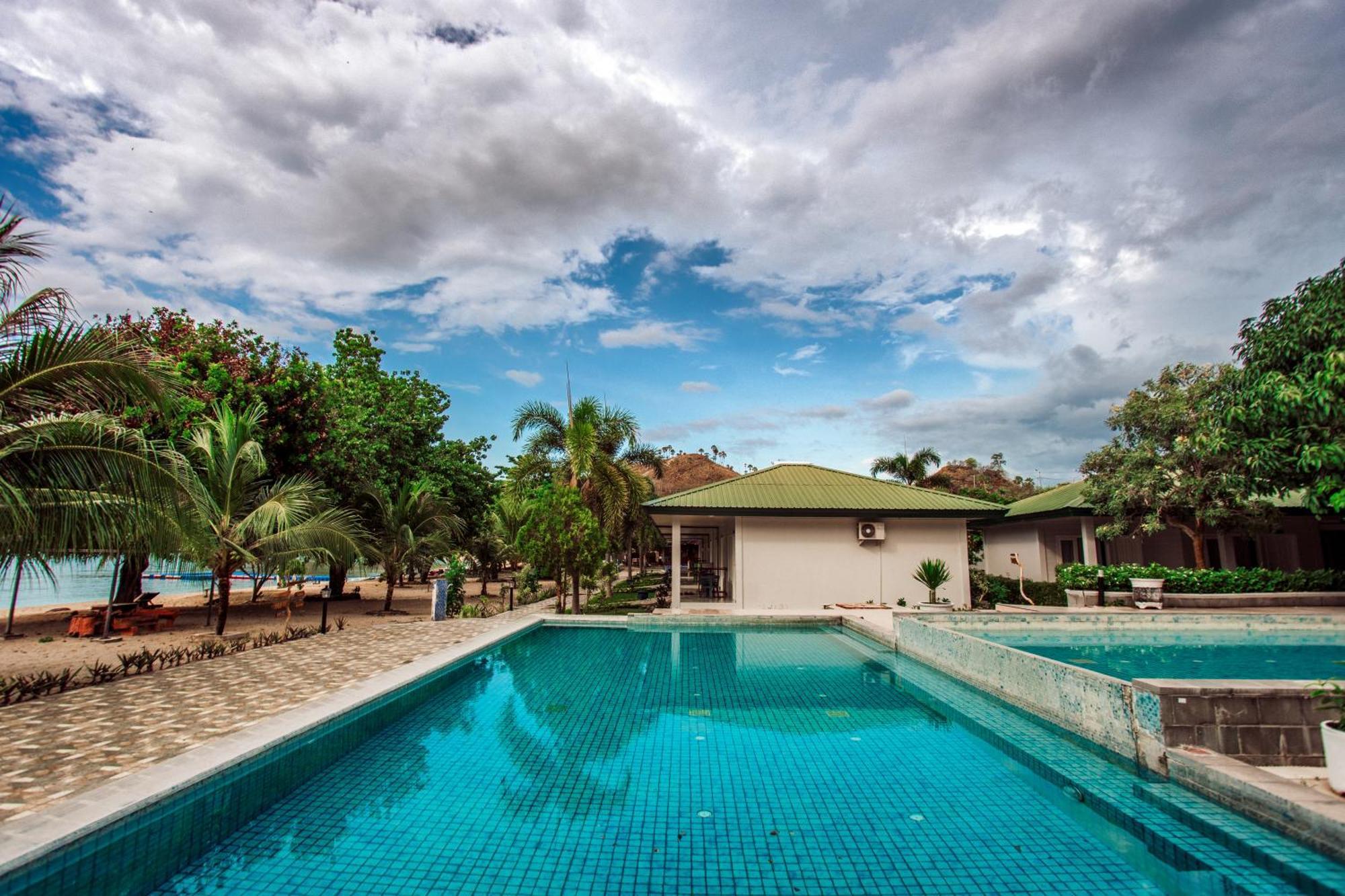 Sylvia Hotel & Resort Komodo Labuan Bajo Exteriör bild