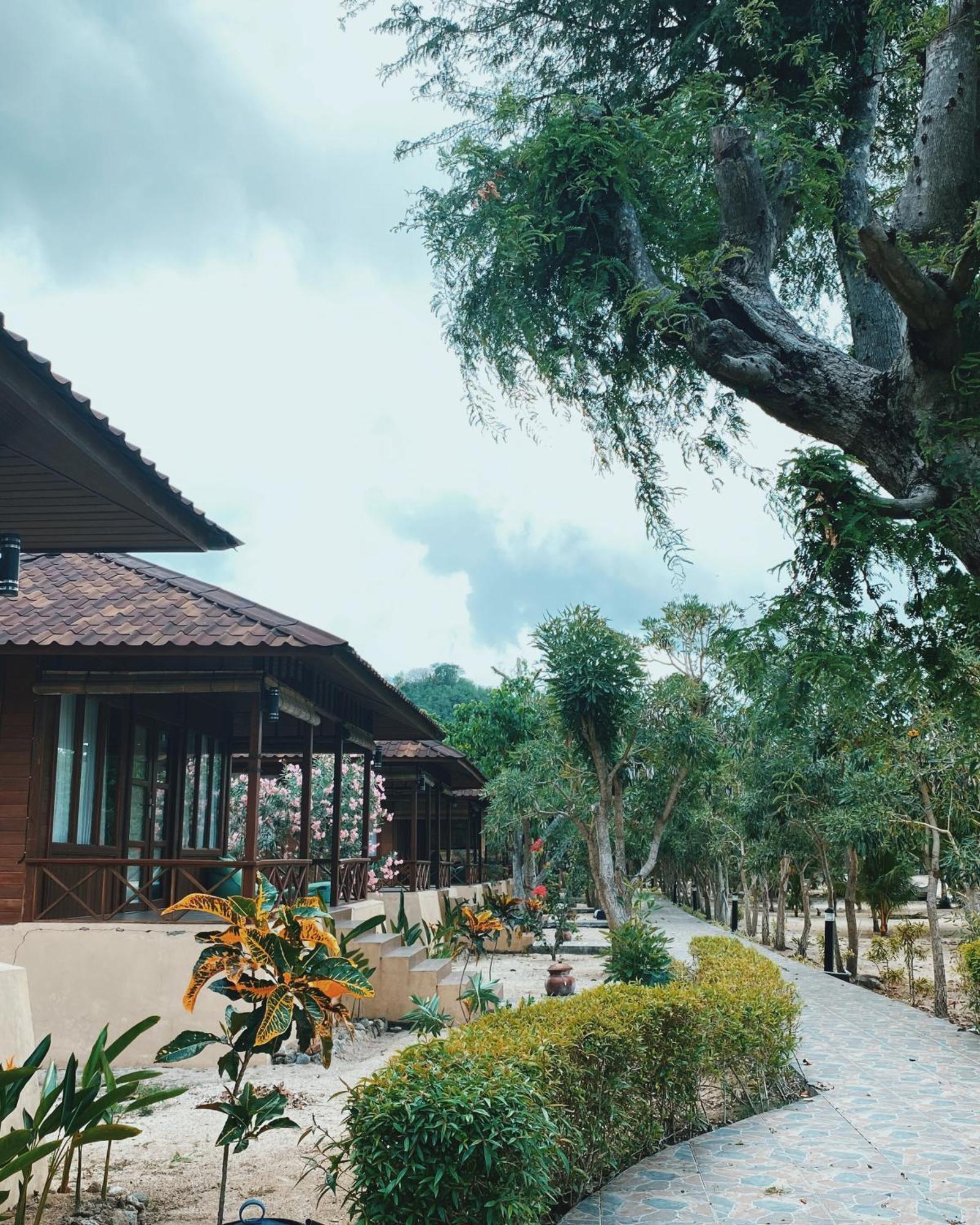 Sylvia Hotel & Resort Komodo Labuan Bajo Exteriör bild