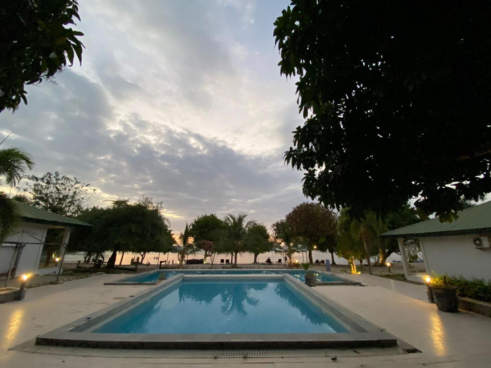 Sylvia Hotel & Resort Komodo Labuan Bajo Exteriör bild
