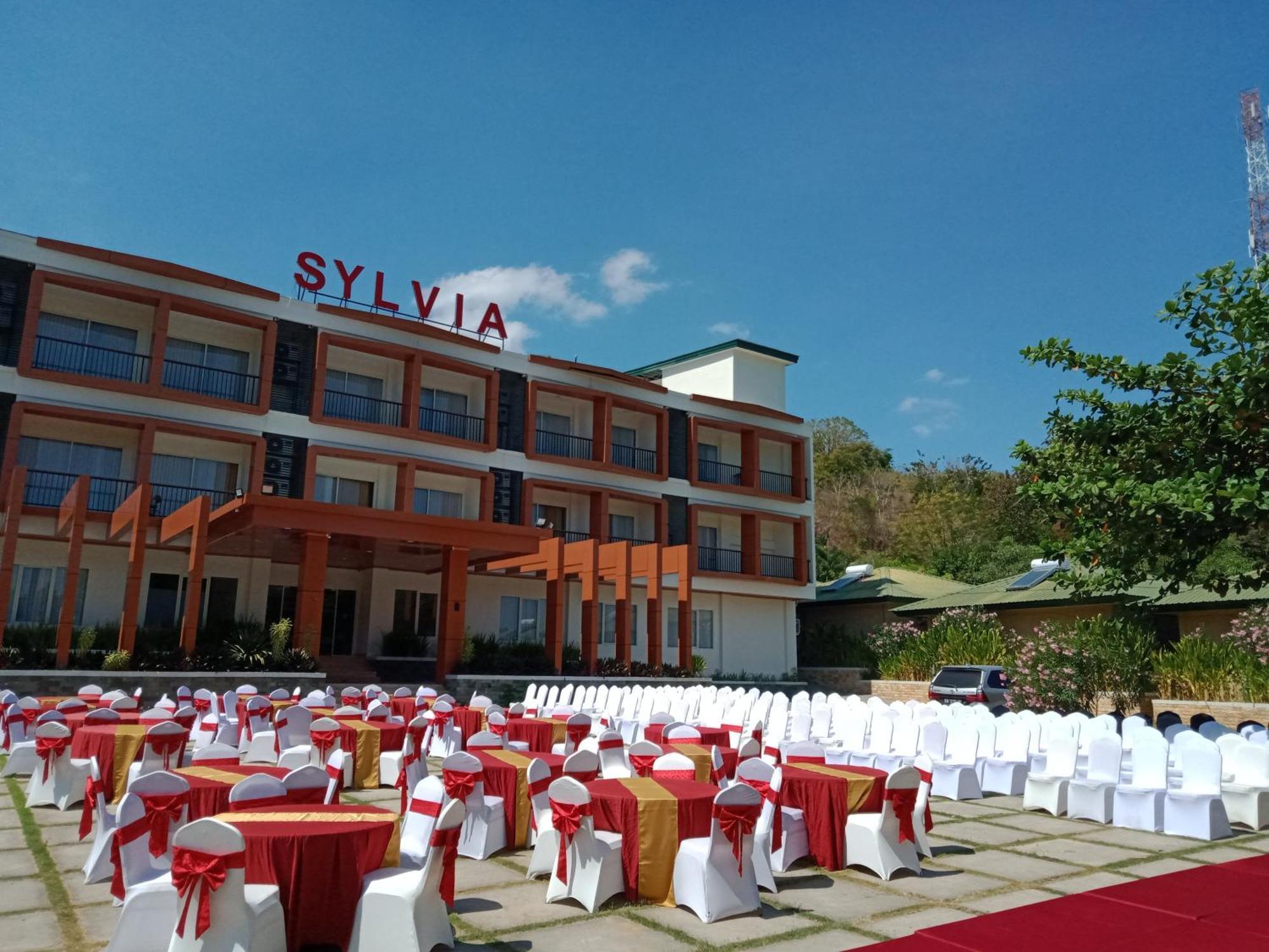 Sylvia Hotel & Resort Komodo Labuan Bajo Exteriör bild